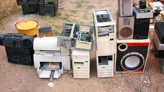 Placas de smartphones antigos concentram ouro, prata e cobre em quantidades que transformaram o lixo eletrônico em uma nova forma de mineração urbana – depositphotos.com / ademdemir