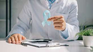 Especialistas em urologia e oncologia reforçam que a prevenção não se resume a evitar a doença, mas também a detectá-la em fase inicial – depositphotos.com / IgorVetushko