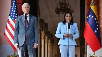 Delcy Rodríguez, ao lado do secretário da Energia dos Estados Unidos, Chris Wright