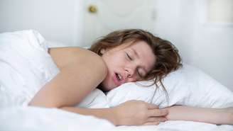 Veja como aliviar a congestão nasal da sinusite na hora de dormir