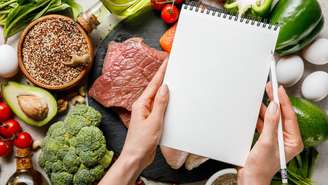 A chamada dieta anti-inflamatória não é uma prescrição única. Afinal, trata-se de um conjunto de escolhas que privilegia alimentos frescos, minimamente processados e ricos em substâncias capazes de modular a resposta imune – depositphotos.com / AntonMatyukha