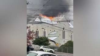 Incêndio atinge igreja na Serra Gaúcha.