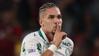 Paulinho, do Palmeiras, provoca torcida do Flamengo