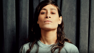 Luísa Arraes caracterizada como Cássia Eller
