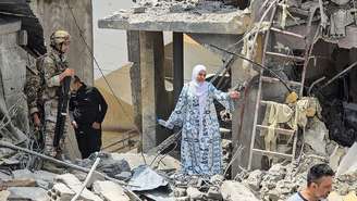 Um ataque israelense matou pelo menos 15 pessoas no Burj al-Shamali, perto de Tiro, na terça-feira