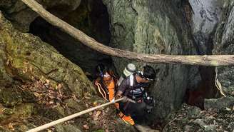 Os socorristas continuam a operação de resgate na caverna, na província de Xaisomboun, no Laos, para tentar encontrar os dois últimos desaparecidos.