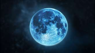 A rara Lua Azul em Sagitário traz clareza e força para você encerrar ciclos pesados. Descubra os sintomas e como o fenômeno afeta sua vida