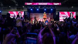 Bianca Andrade, a Boca Rosa, no palco do Beauty Show