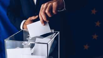 Colombianos avaliam reformas de esquerda contra repressão da direita em votação presidencial