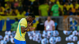 O desgaste físico de uma partida de futebol pode fazer um jogador gastar cerca de 1.500 calorias em apenas 90 minutos