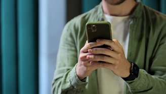 Hiperestimulação digital e uso constante de inteligência artificial podem impactar memória, concentração e capacidade de reflexão do cérebro