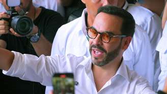 Abelardo de la Espriella, dandididato da extrema direita na corrida presidencial colombiana, terá que pedir desculpas por declarações sexistas (imagem durante campanha, em 31/5/26).