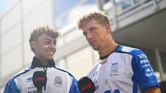 Arvid Lindblad e Liam Lawson durante o GP do Canadá