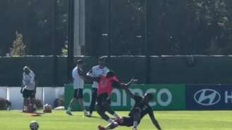 Casemiro deu entrada ríspida em Endrick durante treino do Brasil nos EUA