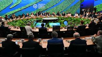 Vista geral da Mesa Redonda de Líderes durante o lançamento do Fundo “Tropical Forest Forever” (TFFF) no âmbito da Conferência das Nações Unidas sobre Mudanças Climáticas (COP30), em Belém, no estado do Pará, Brasil, em 6 de novembro de 2025.