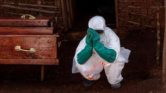 Profissionais de saúde estão na linha de frente das tentativas de conter o atual surto de Ebola
