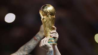 Troféu da Copa do Mundo levantado em 2022
