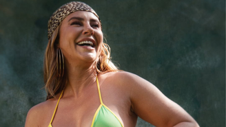 Paolla Oliveira de biquíni verde e amarelo