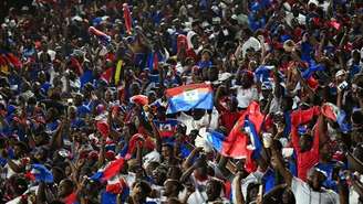 Torcedores haitianos comemoram um gol durante um amistoso contra a Nova Zelândia no Inter Miami CF Stadium, em Fort Lauderdale, em 2 de junho de 2026.