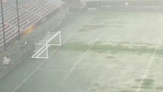 Chuva forte no Jordan-Hare Stadium, palco de Argentina x Islândia 