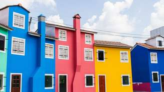 Ambientes coloridos e cheios de personalidade substituem a padronização dos tons neutros