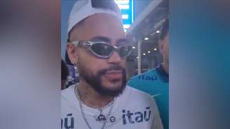 O sósia do Neymar.