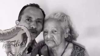 Manoel Gomes e a mãe.