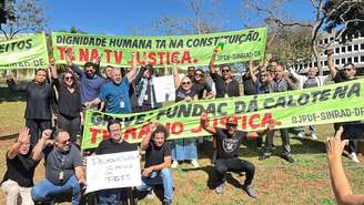 Funcionário da TV e Rádio Justiça realizam greve em frente ao STF.