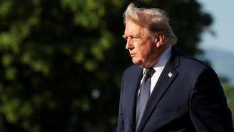 O presidente dos Estados Unidos, Donald Trump, caminha em Évian‑les‑Bains, na França, que acolhe a cúpula dos países do G7, em 15 de junho de 2026.
