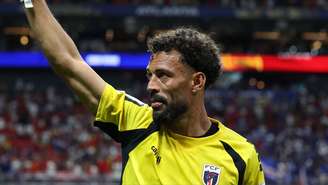 Goleiro Vozinha, de Cabo Verde, em ação contra a Espanha pela Copa do Mundo