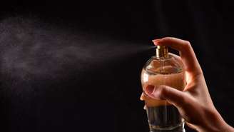 Fragrâncias leves e frescas são as mais indicadas para quem deseja usar perfume na academia sem causar desconforto durante o treino