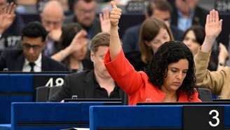 Deputados durante votação no Parlamento Europeu, em Estrasburgo, no nordeste da França, em 16 de junho de 2026.