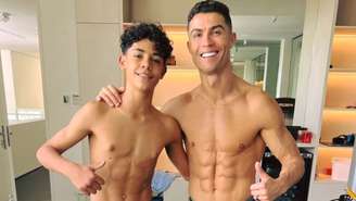 Filho de Cristiano Ronaldo faz 16 anos e ganha homenagens no dia de estreia do pai na Copa