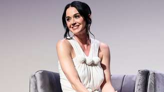 Segundo Katy Perry, o single 'Watch It Burn', com previsão de lançamento para 26 de junho, mostra sua luta contra a própria escuridão