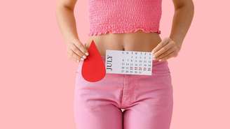 Enquanto influenciadoras defendem a adaptação da rotina ao ciclo menstrual, especialistas analisam se a prática realmente tem base científica