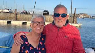 Jane e Alan Kelvey tiveram um incidente com um navio de guerra russo no Canal da Mancha