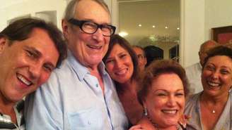 Beth Goulart com os pais e irmãos