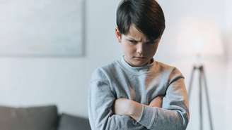 Uma pesquisa recente em psicologia do desenvolvimento indica que sinais iniciais de depressão podem aparecer na infância muito antes de qualquer diagnóstico formal – depositphotos.com / TarasMalyarevich
