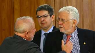 No caso Master, o senador do PT teria feito lobby no governo pela aprovação da compra do banco privado pelo BRB e no Senado pela aprovação da “Emenda Master”