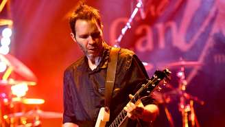 O guitarrista Paul Gilbert em 2018