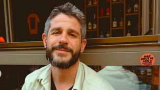 Pedro Neschling falou sobre o diagnóstico tardio de surdez, a adaptação ao aparelho auditivo e como a experiência o ajudou