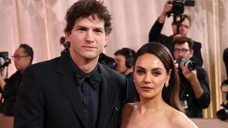 Mila Kunis e Ashton Kutcher se conheceram na adolescência, gravaram o primeiro beijo da atriz em uma série e, anos depois, se casaram
