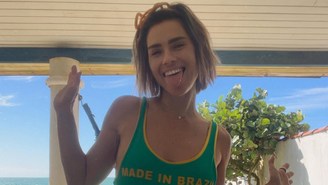 Carolina Dieckmmann de maiô do Brasil