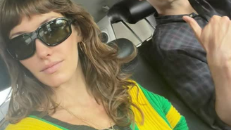 Chloe Barrena, enteada de Carlo Ancelotti, com look para torcer pelo Brasil