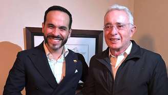 De la Espriella se diz "mais uribista que Uribe"