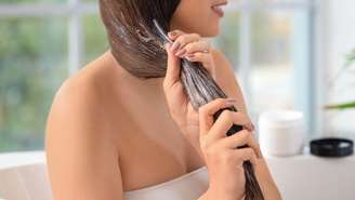 Veja como lavar o cabelo no inverno da forma correta