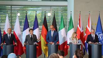 (Da esquerda para a direita) O primeiro-ministro polonês Donald Tusk, o presidente francês Emmanuel Macron, o chanceler alemão Friedrich Merz, a primeira-ministra italiana Giorgia Meloni e o primeiro-ministro britânico Keir Starmer falam à imprensa após a reunião dos líderes do "Grupo dos Cinco" (E5) e do secretário-geral da Otan, em 24 de junho de 2026, em Berlim.