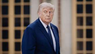 Donald Trump Presidente dos Estados Unidos da América EUA em sua chegada antes de um jantar com o Presidente da República Francesa e sua esposa organizado para comemorar o 250º aniversário da independência dos Estados Unidos no Chateau de Versailles em Versalhes, França, em 17 de junho de 2026. 