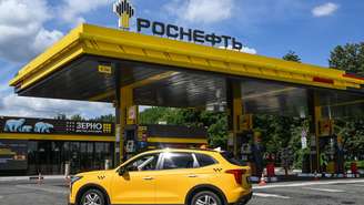 Vista de um posto de gasolina da Rosneft em Moscou, em 24 de junho de 2026.
