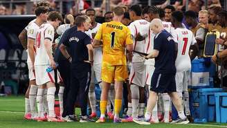 As pausas para hidratação na Copa do Mundo estão sendo tratadas como tempos técnicos pelas equipes e como uma máquina de fazer dinheiro por algumas emissoras